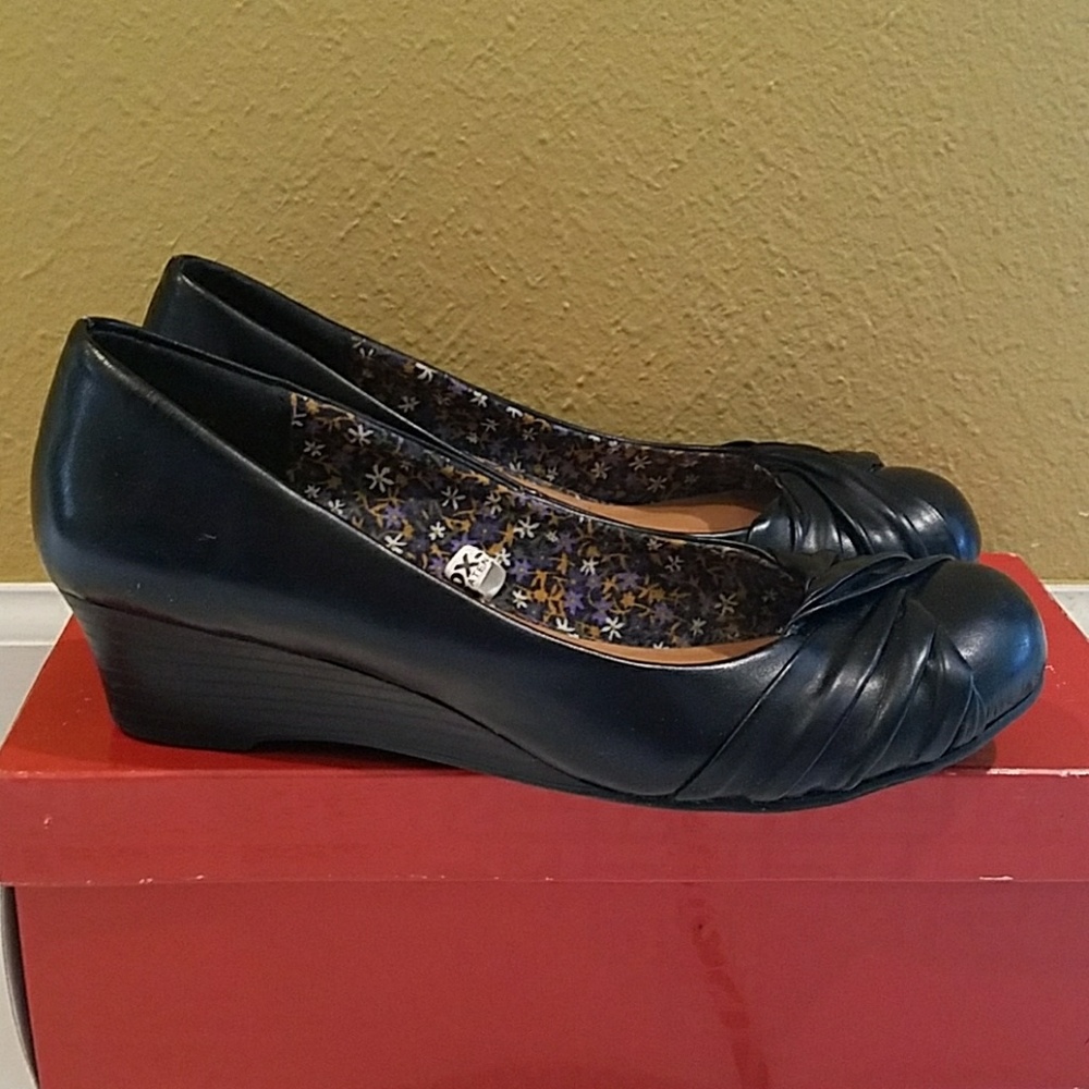 Xhilaration Black wedge